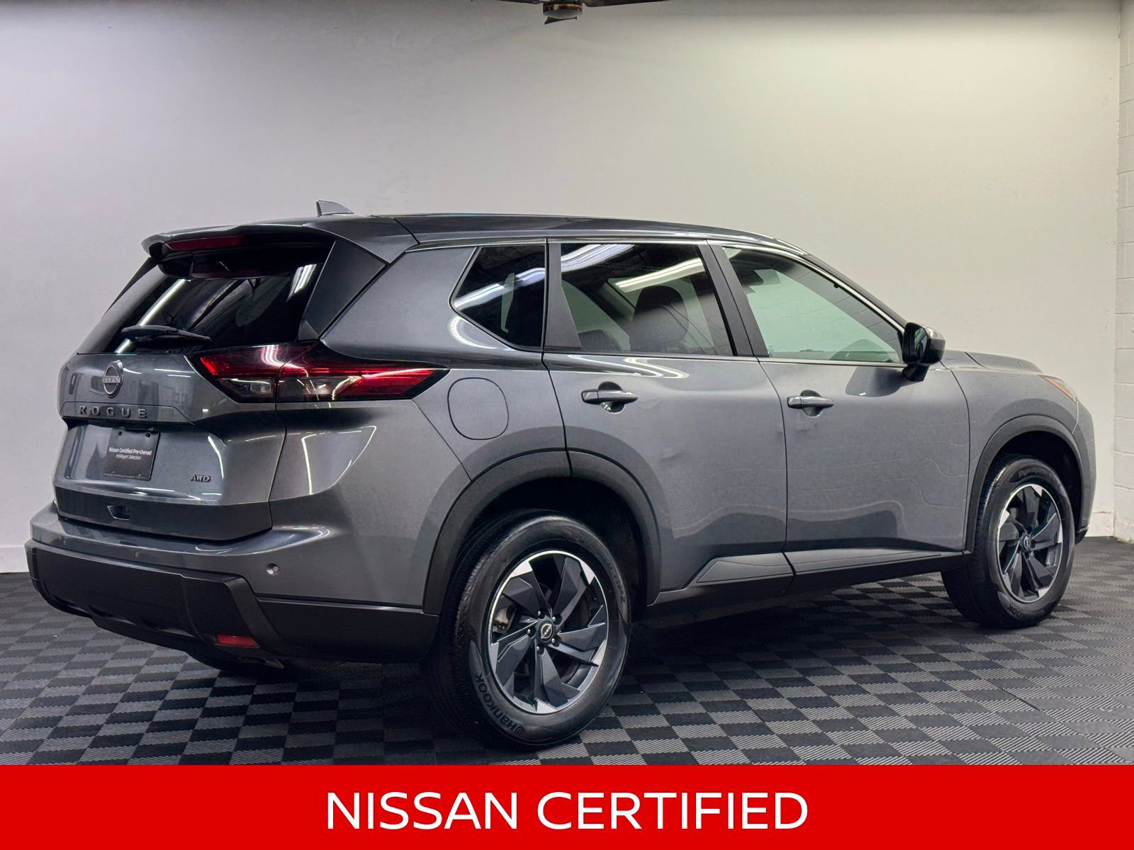 Certified 2025 Nissan Rogue SV image 2