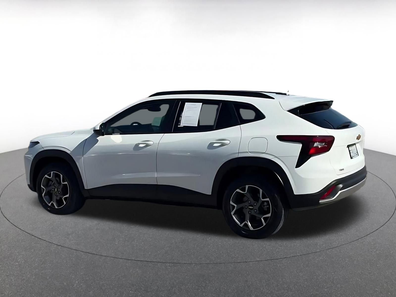 Used 2025 Chevrolet Trax LT image 10