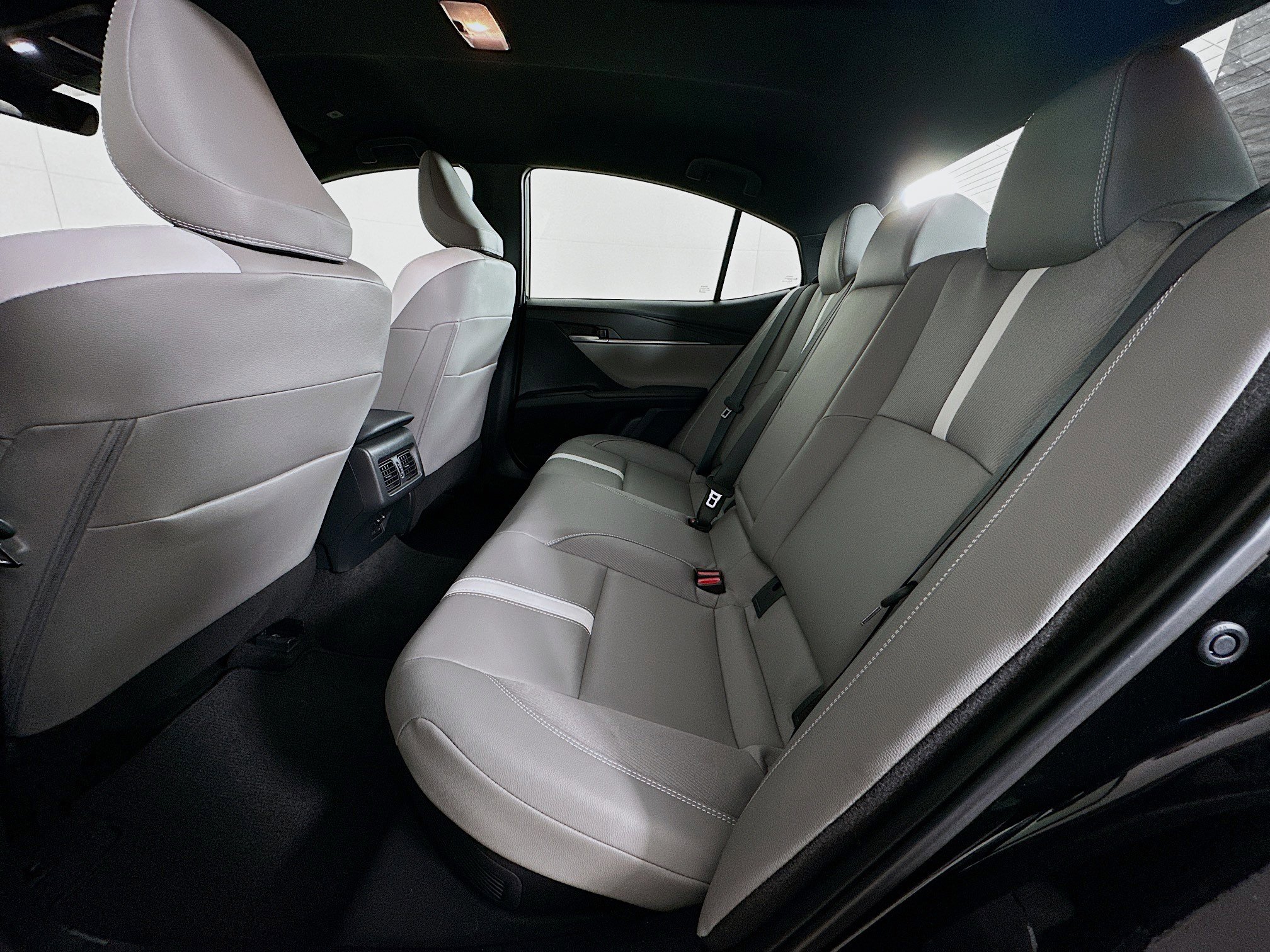 Used 2025 Toyota Camry SE image 26