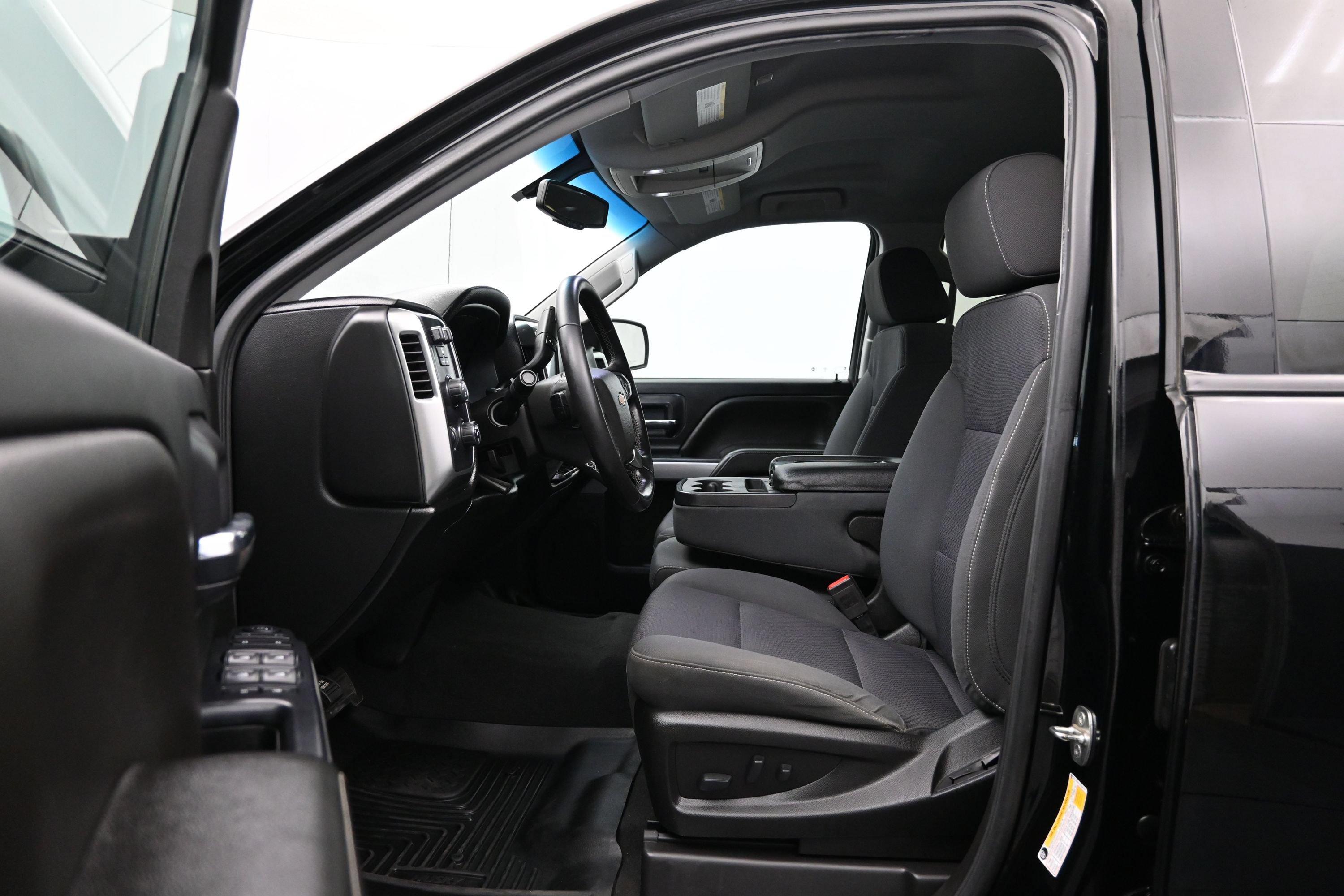 Used 2018 Chevrolet Silverado 1500 LT w/ All Star Edition AWD/4WD image 9
