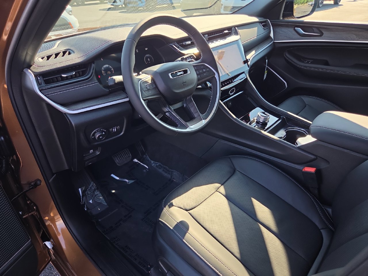 New 2027 Jeep Grand Cherokee Limited AWD/4WD image 2