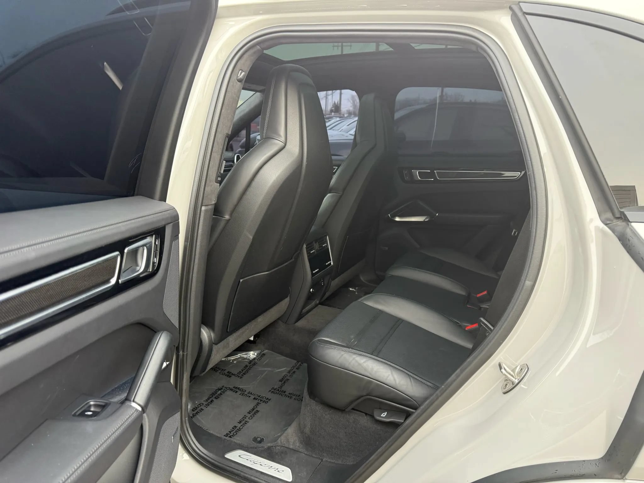 Used 2023 Porsche Cayenne Turbo w/ Premium Package Plus AWD/4WD image 21