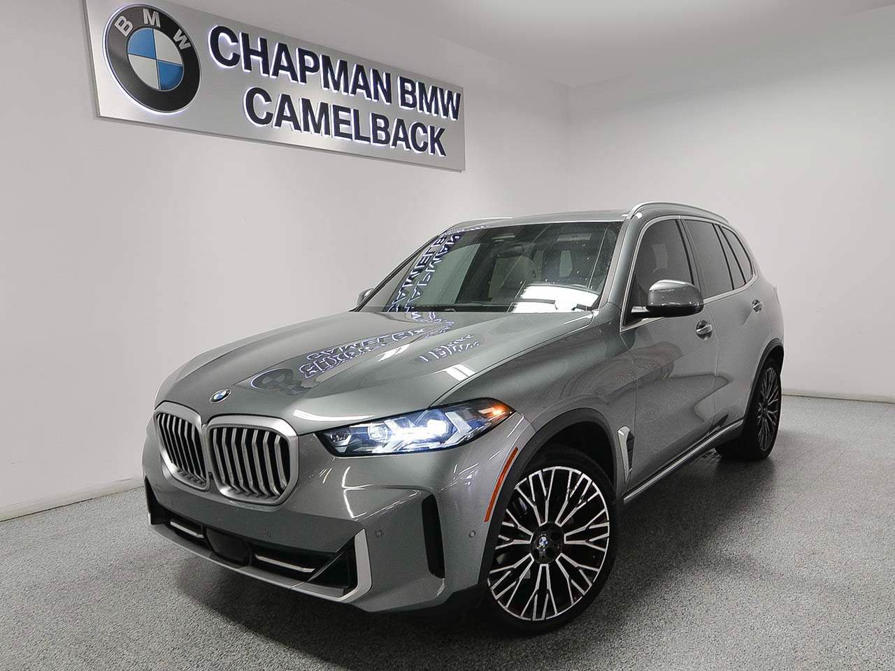 Used 2025 BMW X5 xDrive40i w/ Parking Assistance Package AWD/4WD image 1