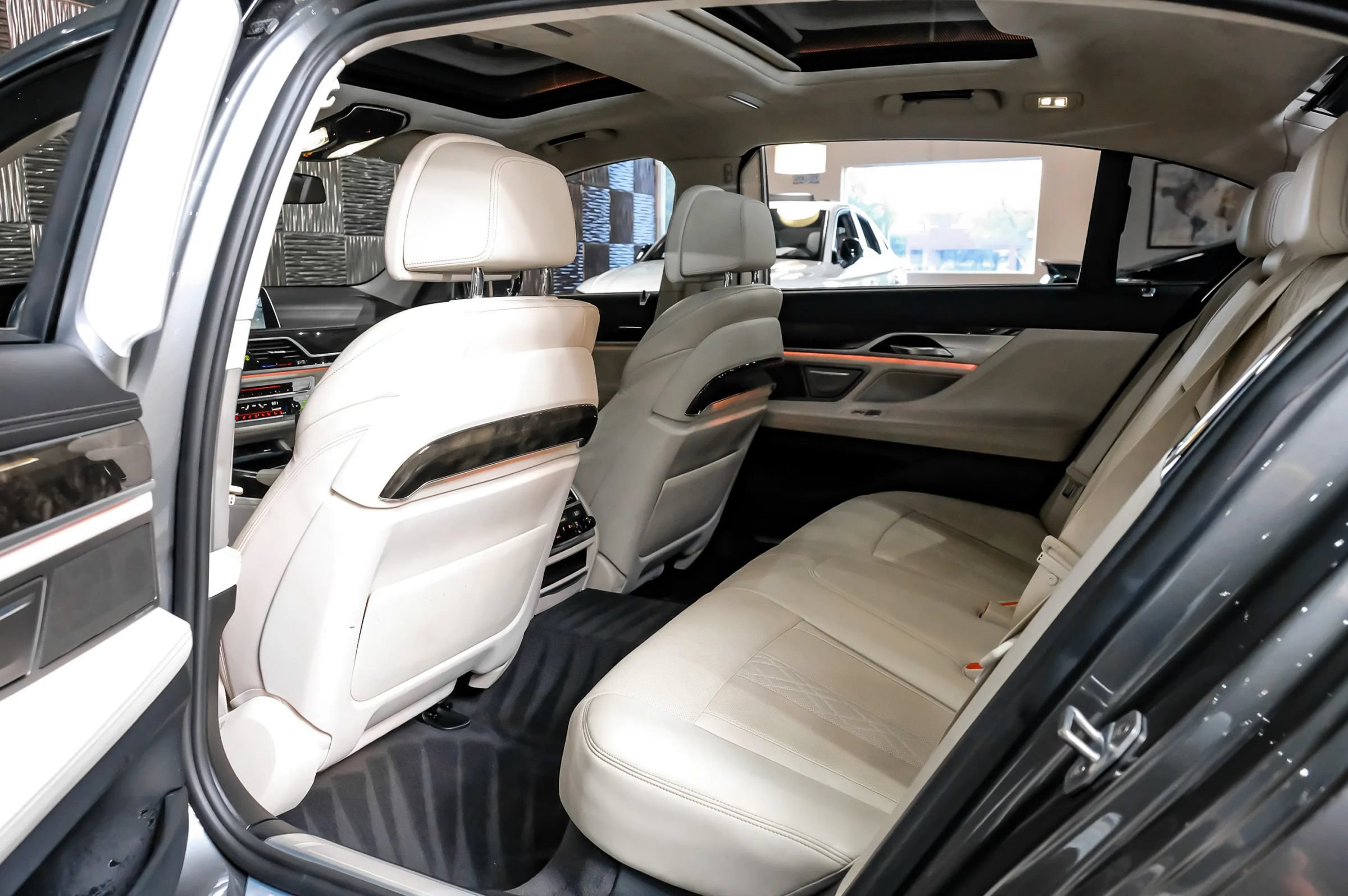 Used 2018 BMW 750i xDrive AWD/4WD image 43