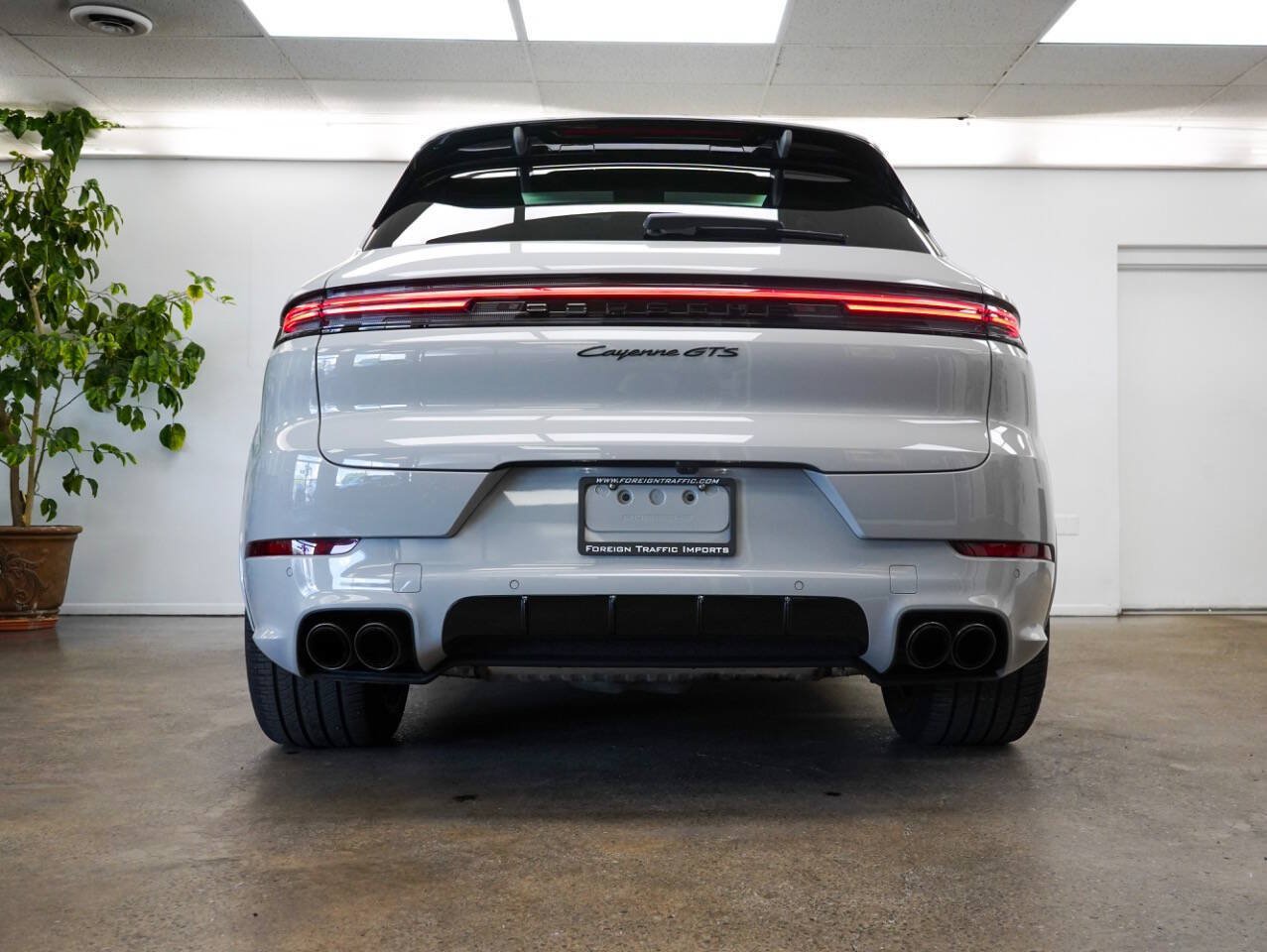 Used 2025 Porsche Cayenne GTS AWD/4WD image 37