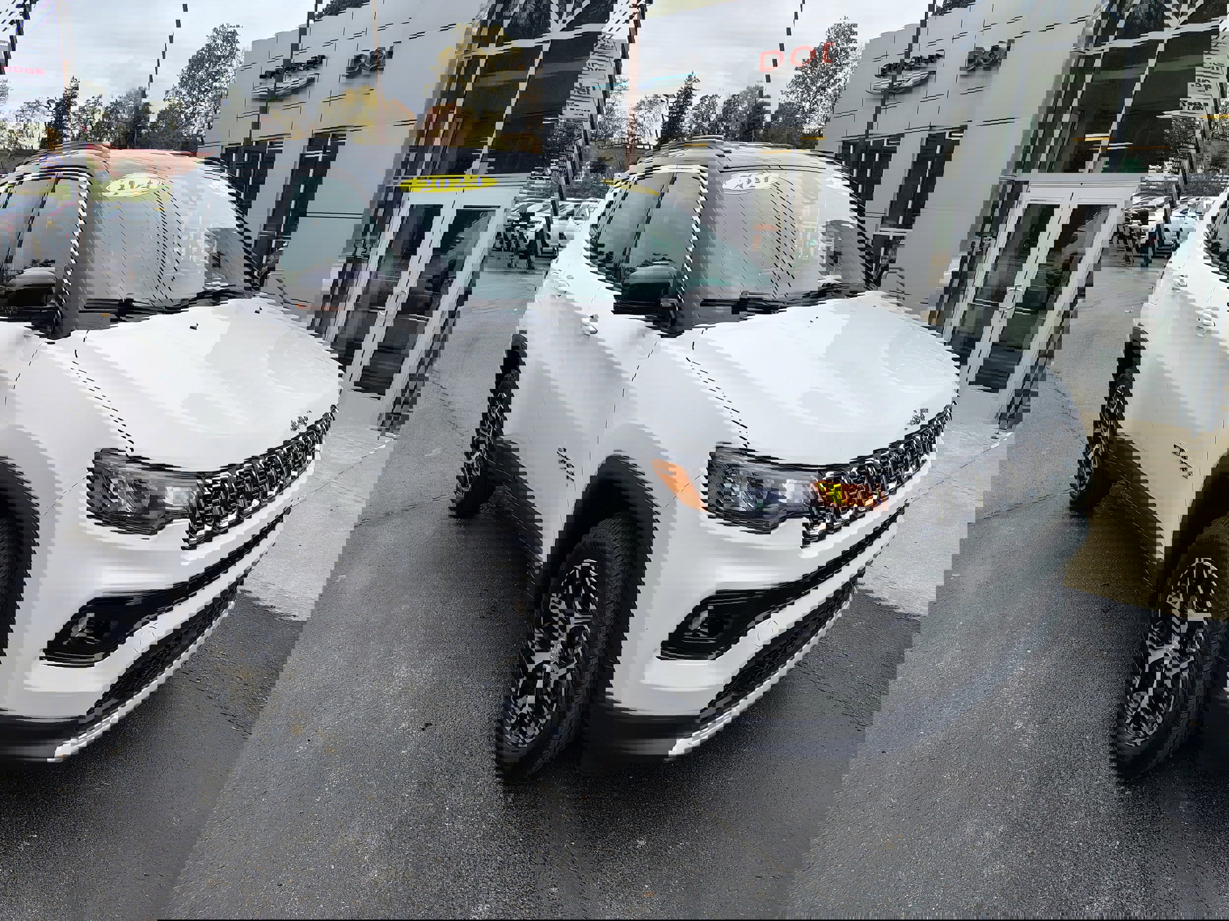 Certified 2024 Jeep Compass Limited image 2