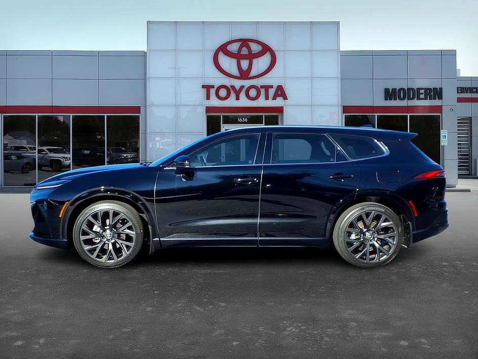 Used 2025 Toyota Crown Signia w/ Advanced Technology Package image 3