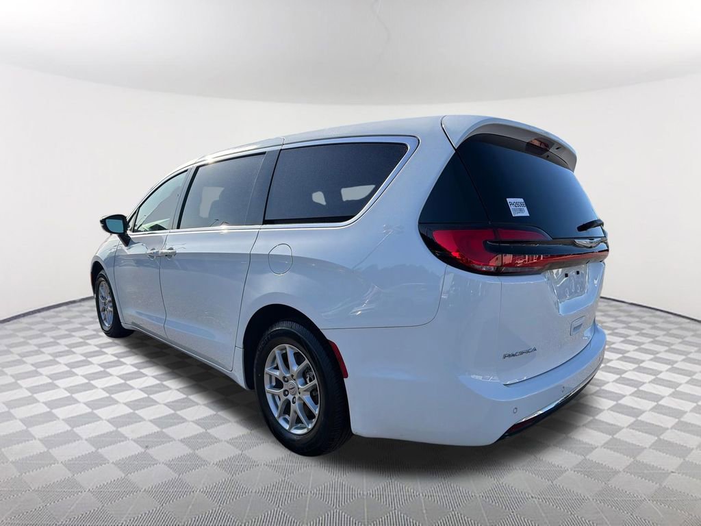 Used 2024 Chrysler Pacifica Touring-L FWD image 7