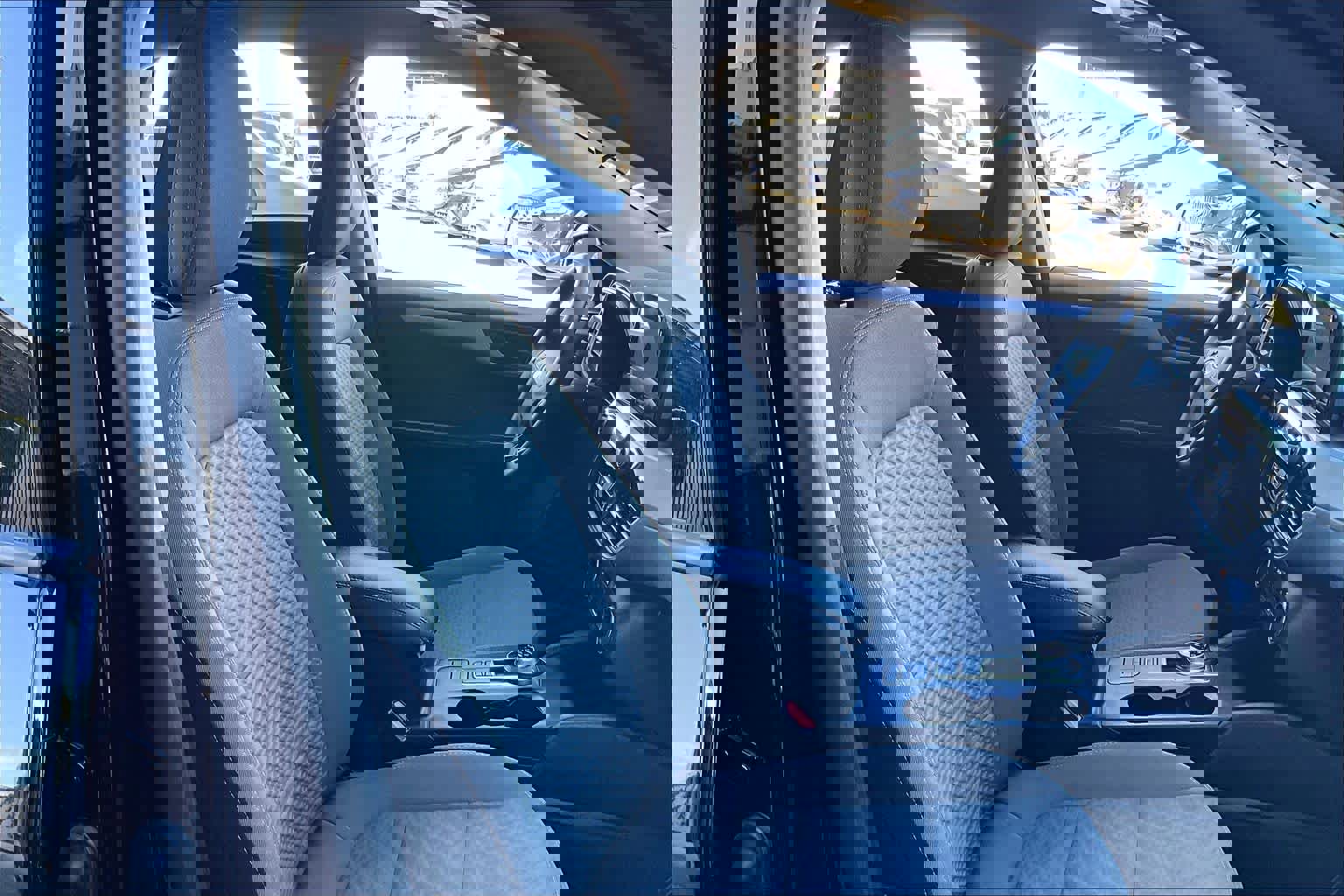 Used 2022 Ford Escape SE w/ SE Sport Appearance Package image 9