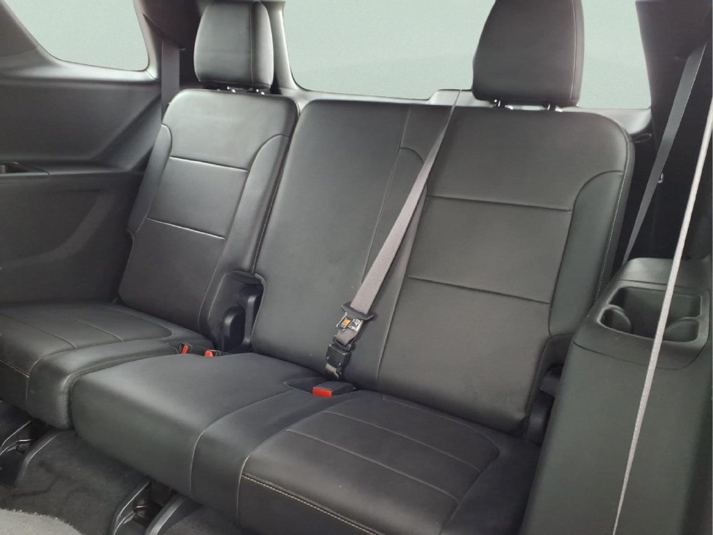 Used 2023 Chevrolet Traverse Premier FWD image 16