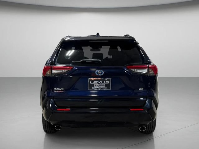Used 2021 Toyota RAV4 SE w/ Weather & Moonroof Package AWD/4WD image 4