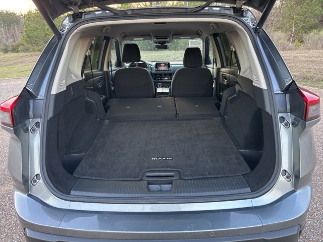Used 2024 Nissan Rogue SV image 11