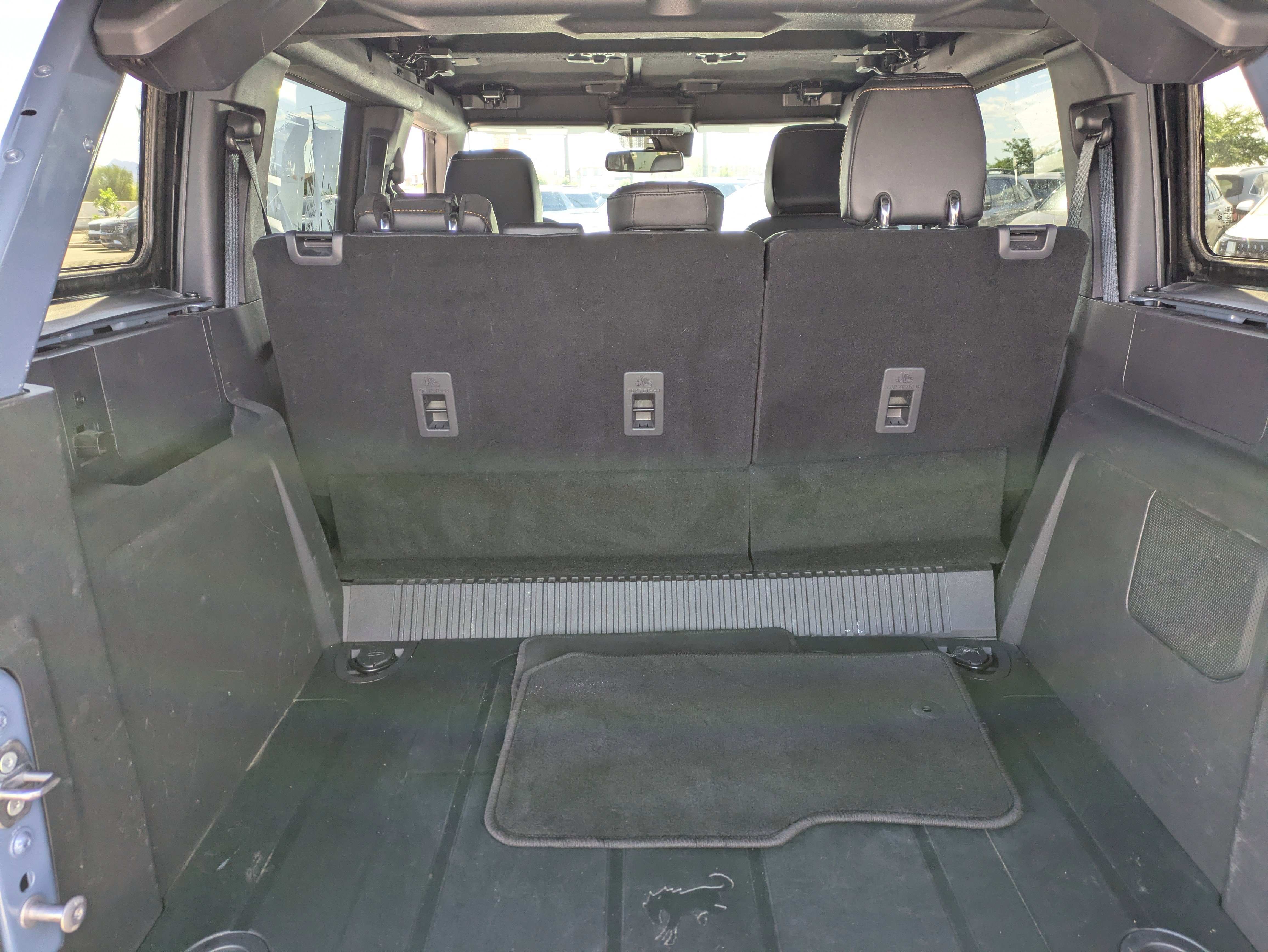 Used 2023 Ford Bronco Badlands image 13