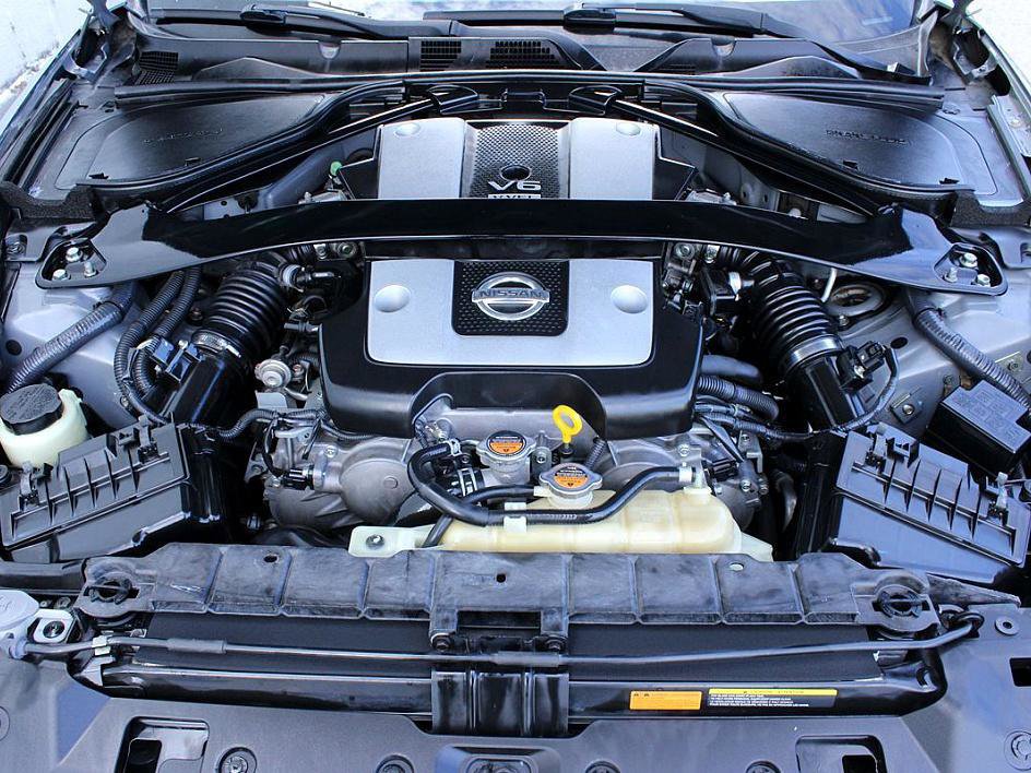 Used 2016 Nissan 370Z Coupe RWD image 17