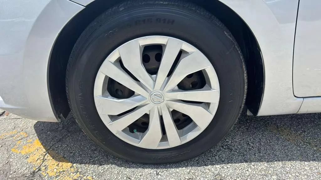 Used 2020 Nissan Versa S FWD image 21