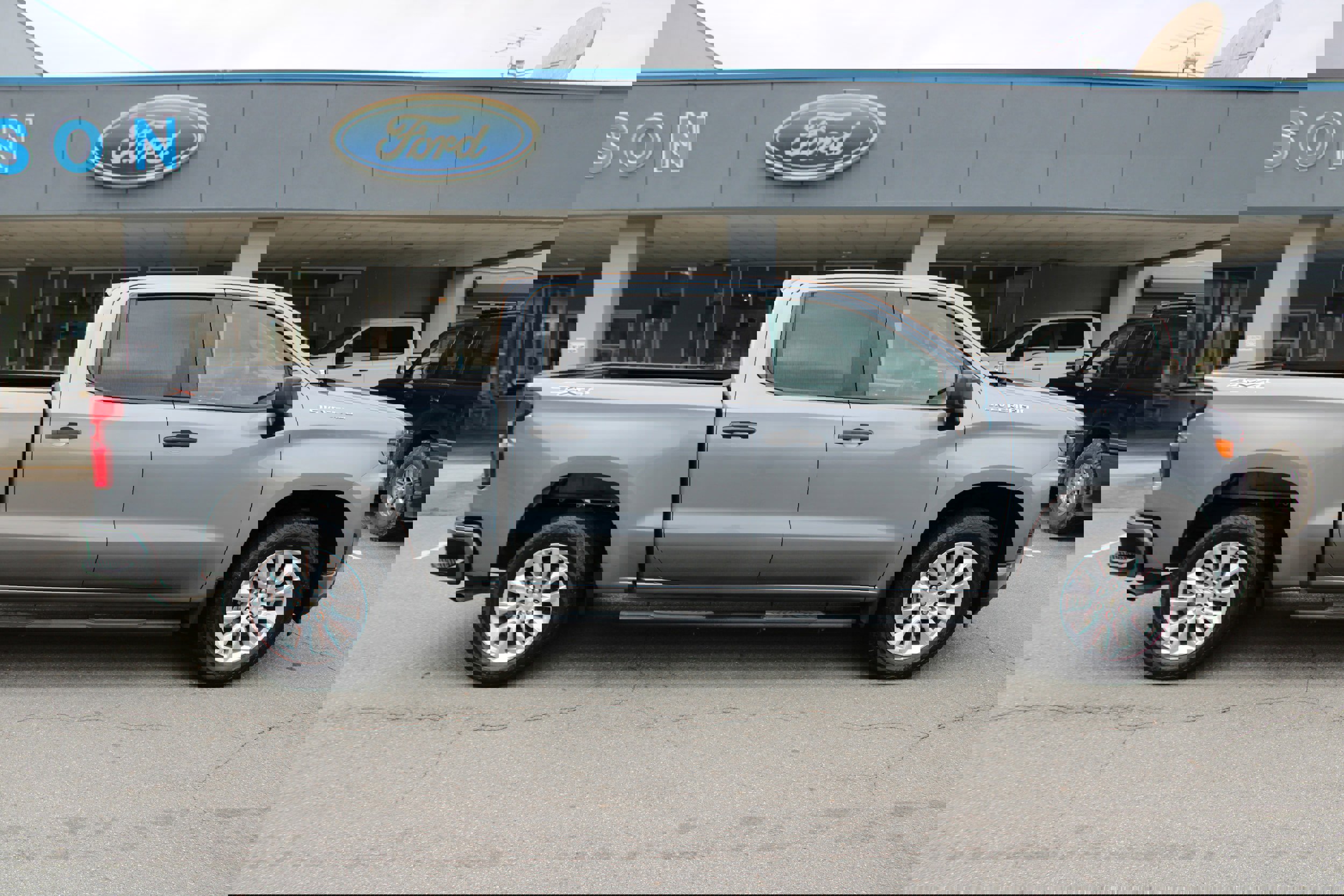 Used 2020 Chevrolet Silverado 1500 Custom w/ Custom Convenience Package image 2