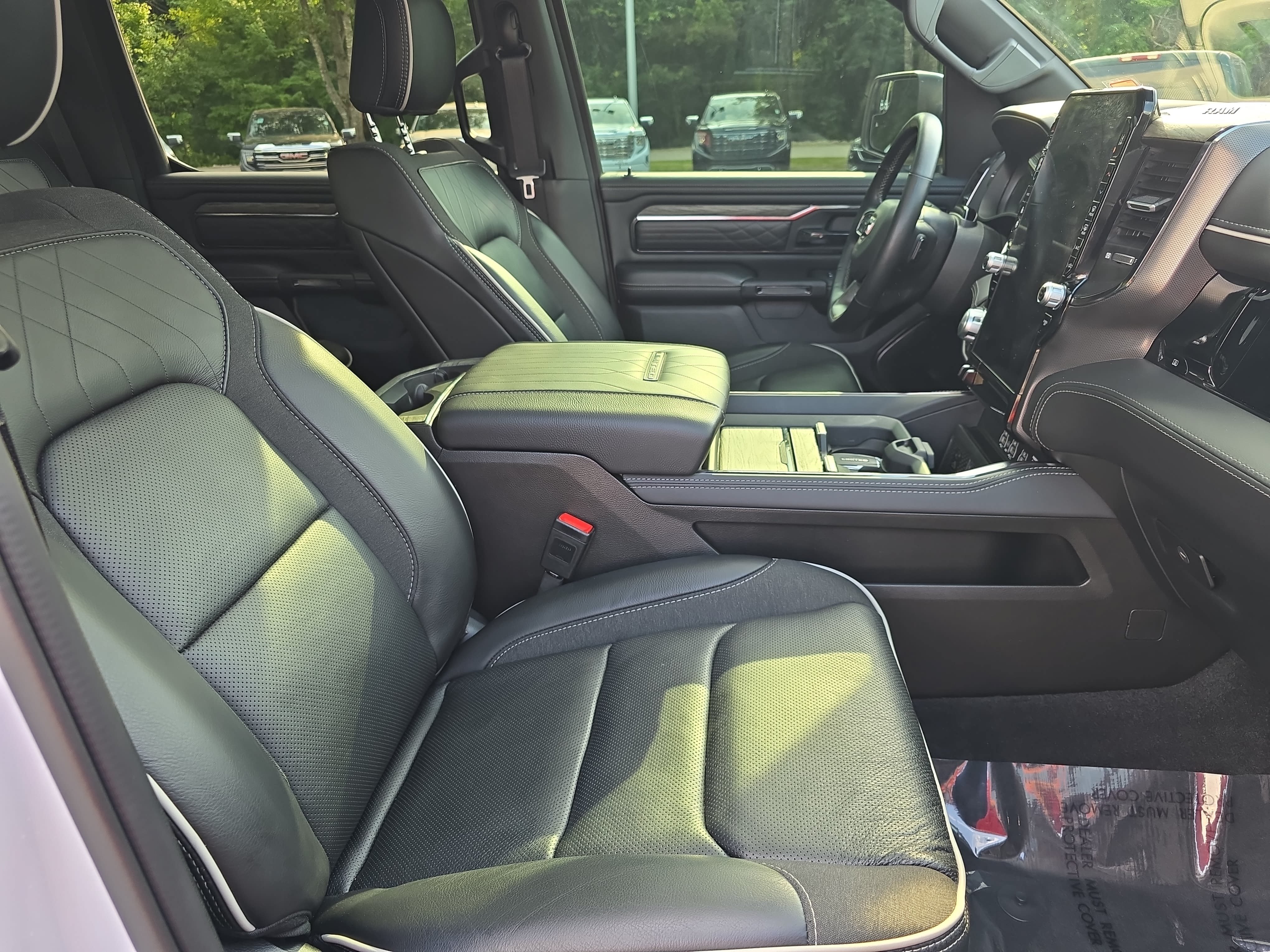 Used 2025 RAM 1500 Limited AWD/4WD image 10