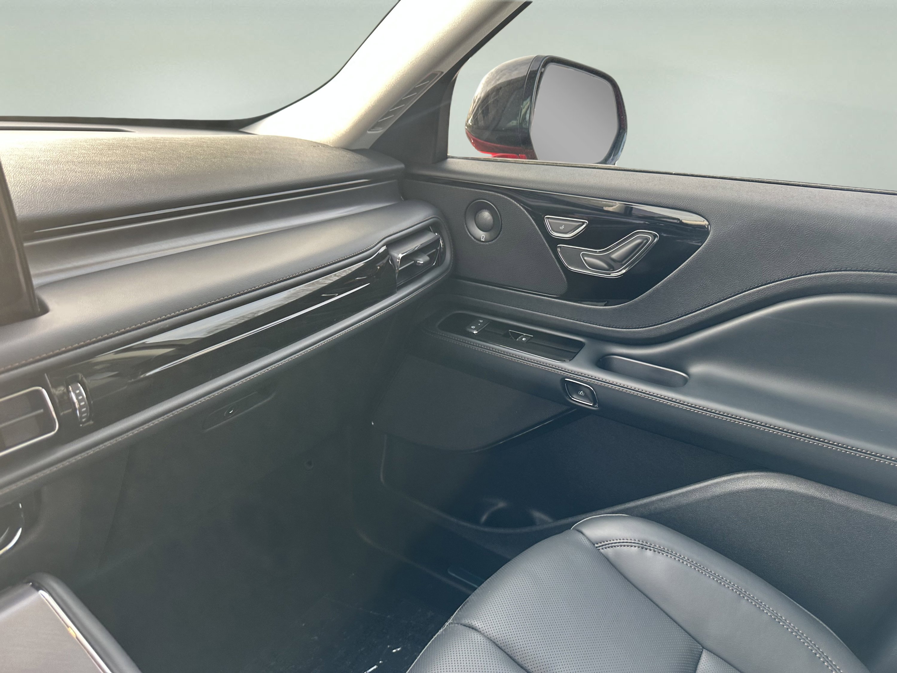 New 2026 Lincoln Aviator AWD image 17