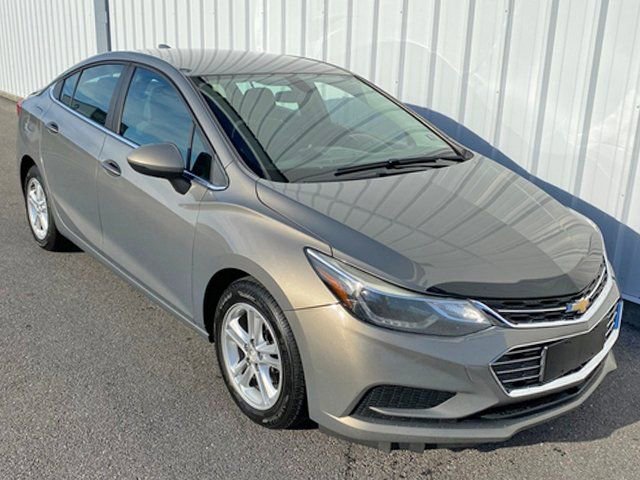 Used 2018 Chevrolet Cruze LT image 3