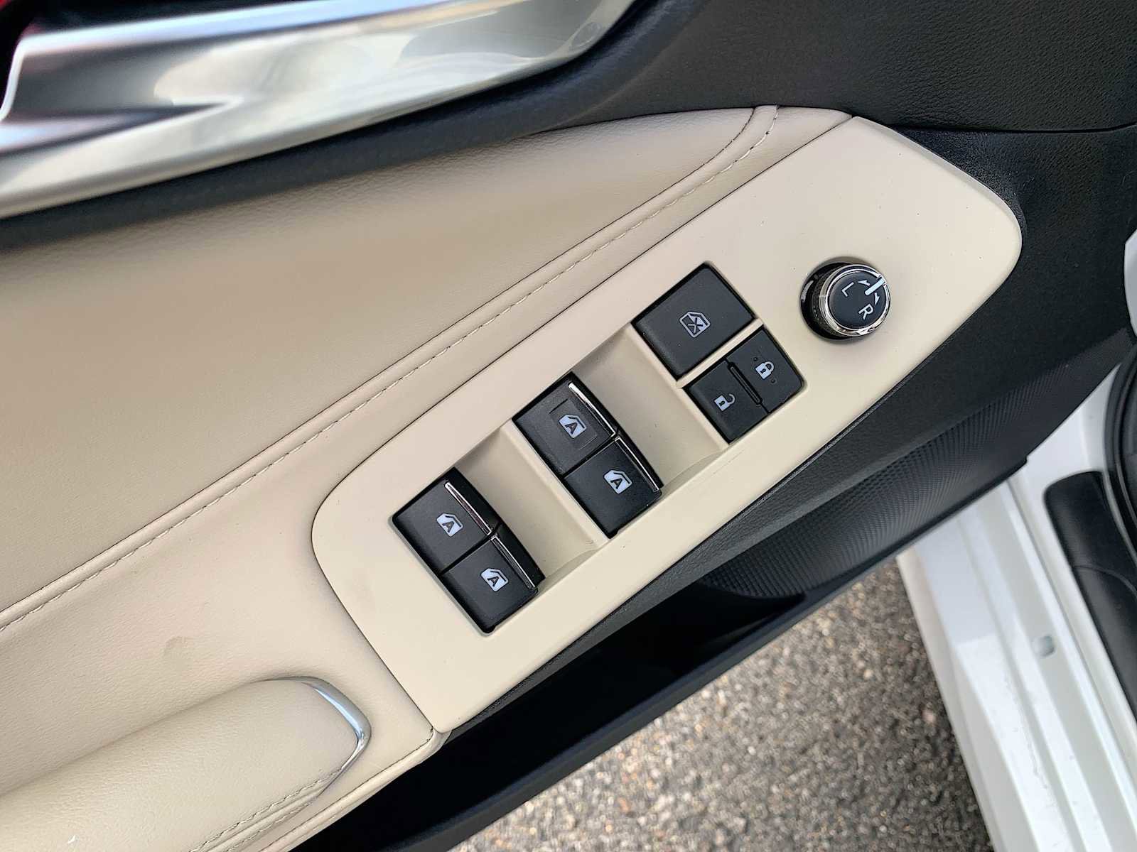 Used 2021 Toyota Avalon XLE w/ Moonroof Package image 23