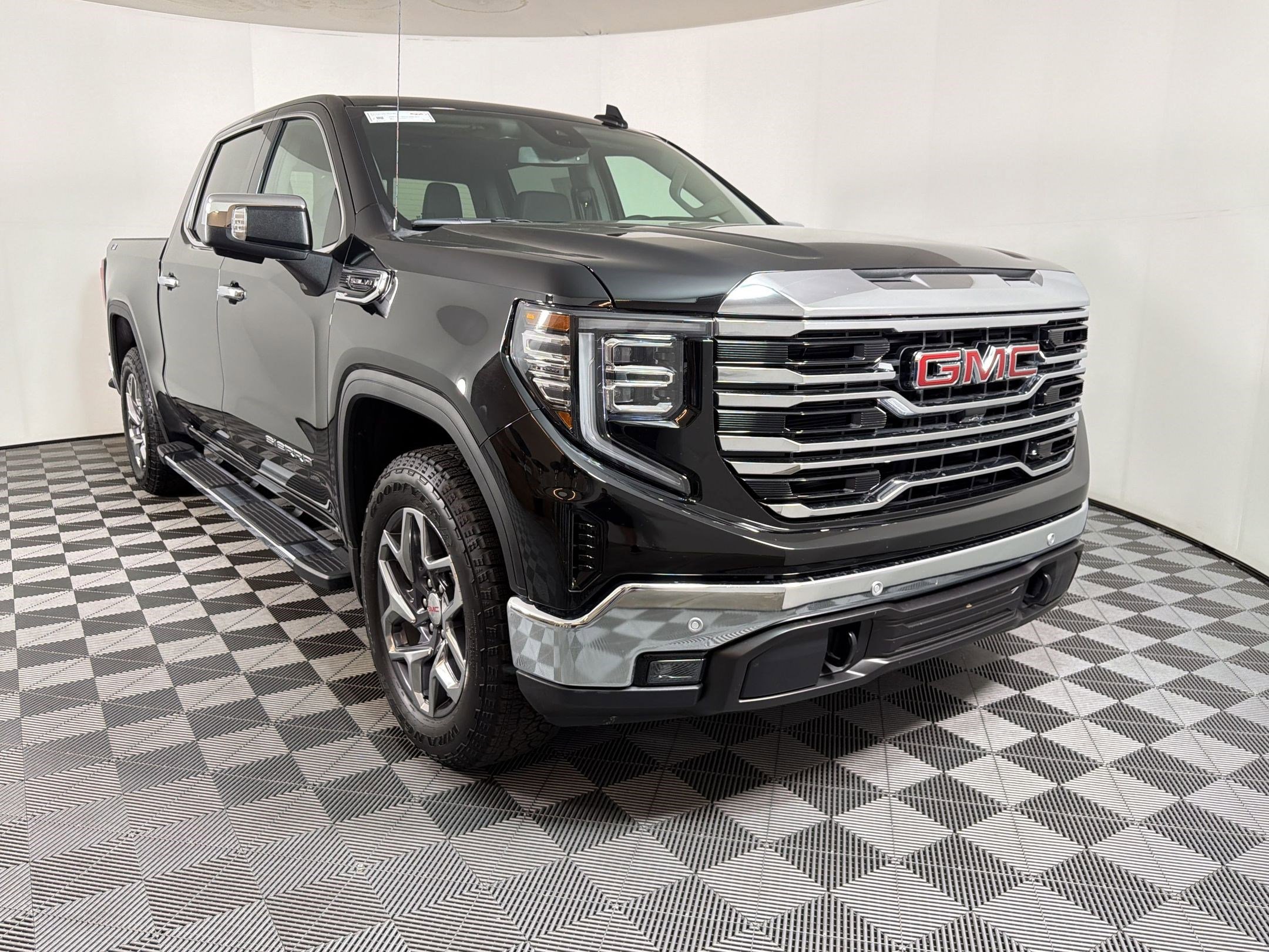 Used 2026 GMC Sierra 1500 SLT w/ SLT Premium Plus Package image 6
