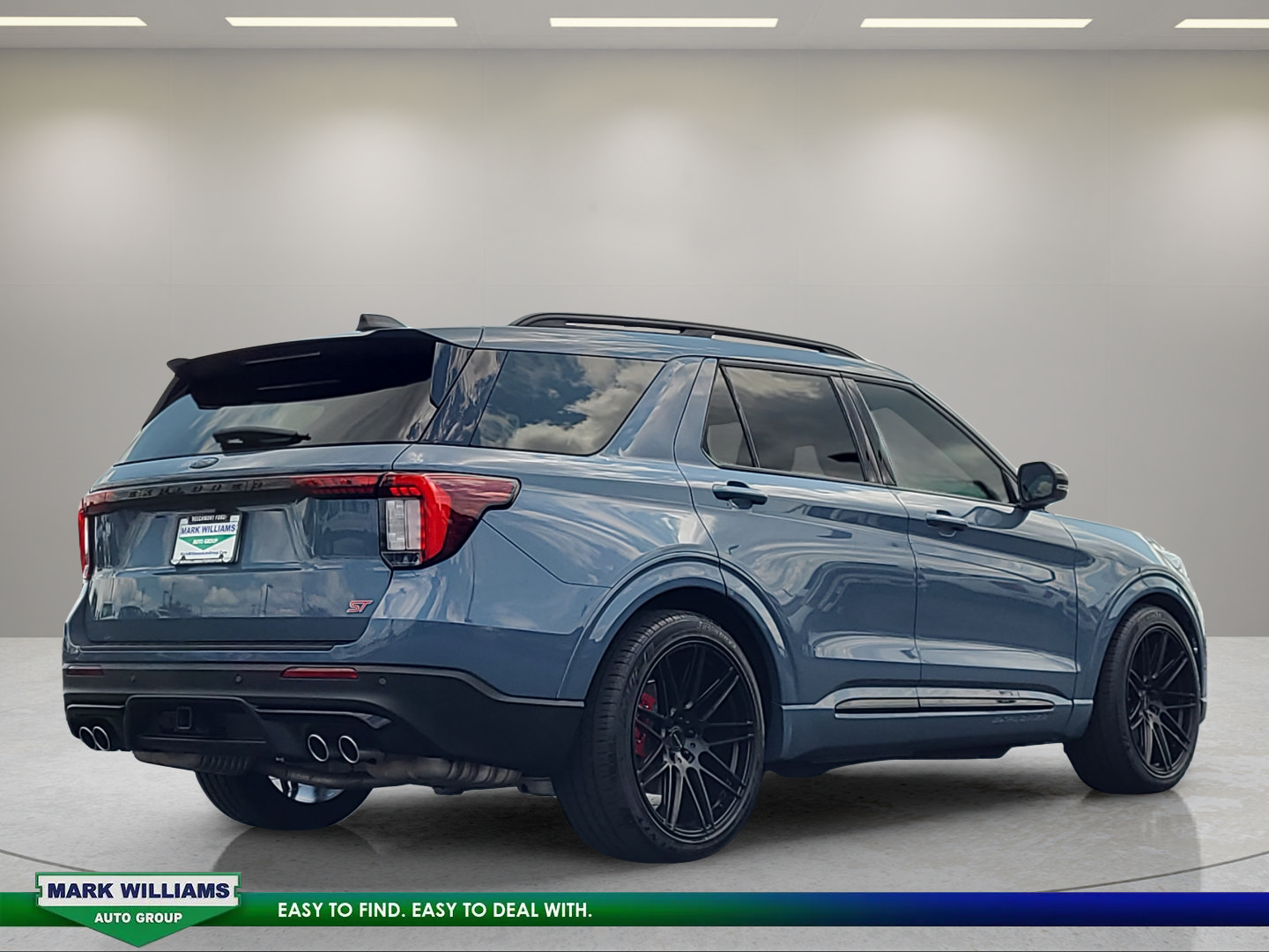 Used 2025 Ford Explorer ST AWD/4WD image 4