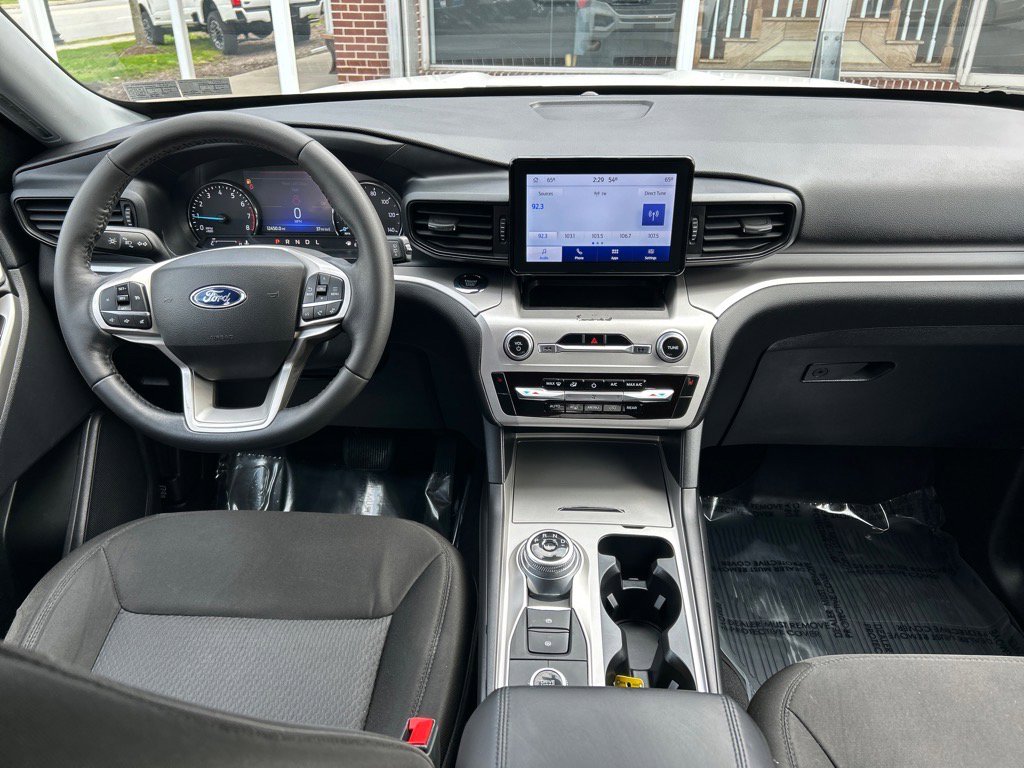 Used 2022 Ford Explorer XLT image 4