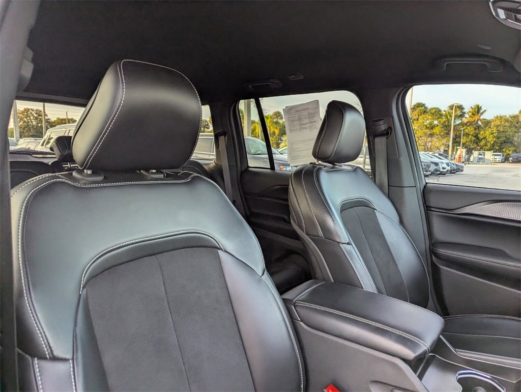 Used 2024 Jeep Grand Cherokee Altitude image 11