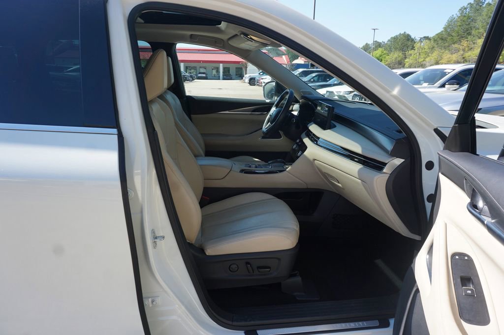 Used 2023 INFINITI QX60 Luxe w/ Performance Audio Package image 19