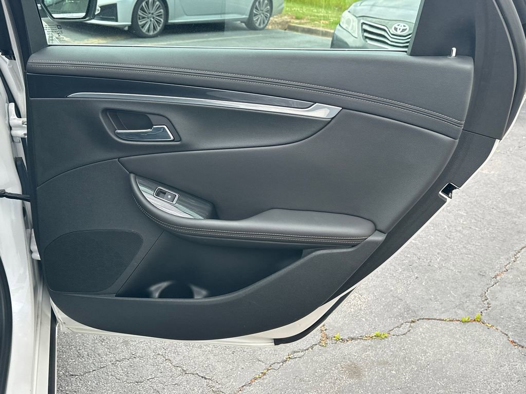 Used 2017 Chevrolet Impala LT w/ Convenience Package image 17