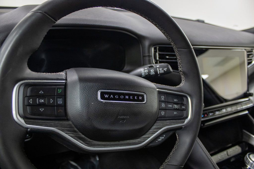 Used 2024 Jeep Wagoneer L Series II w/ Flexible Seating Group image 29