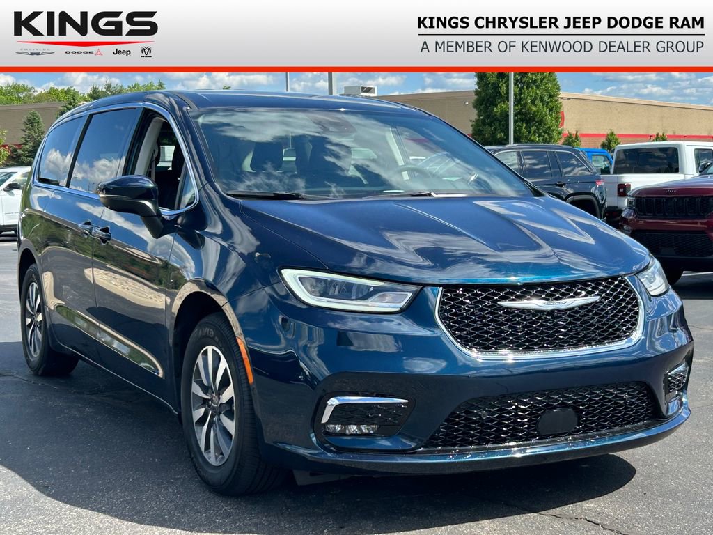 Used 2023 Chrysler Pacifica Touring-L FWD video 1