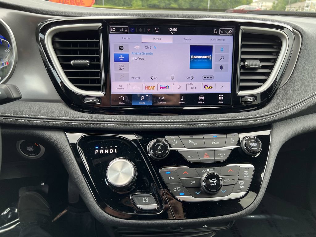 New 2026 Chrysler Pacifica Select image 12