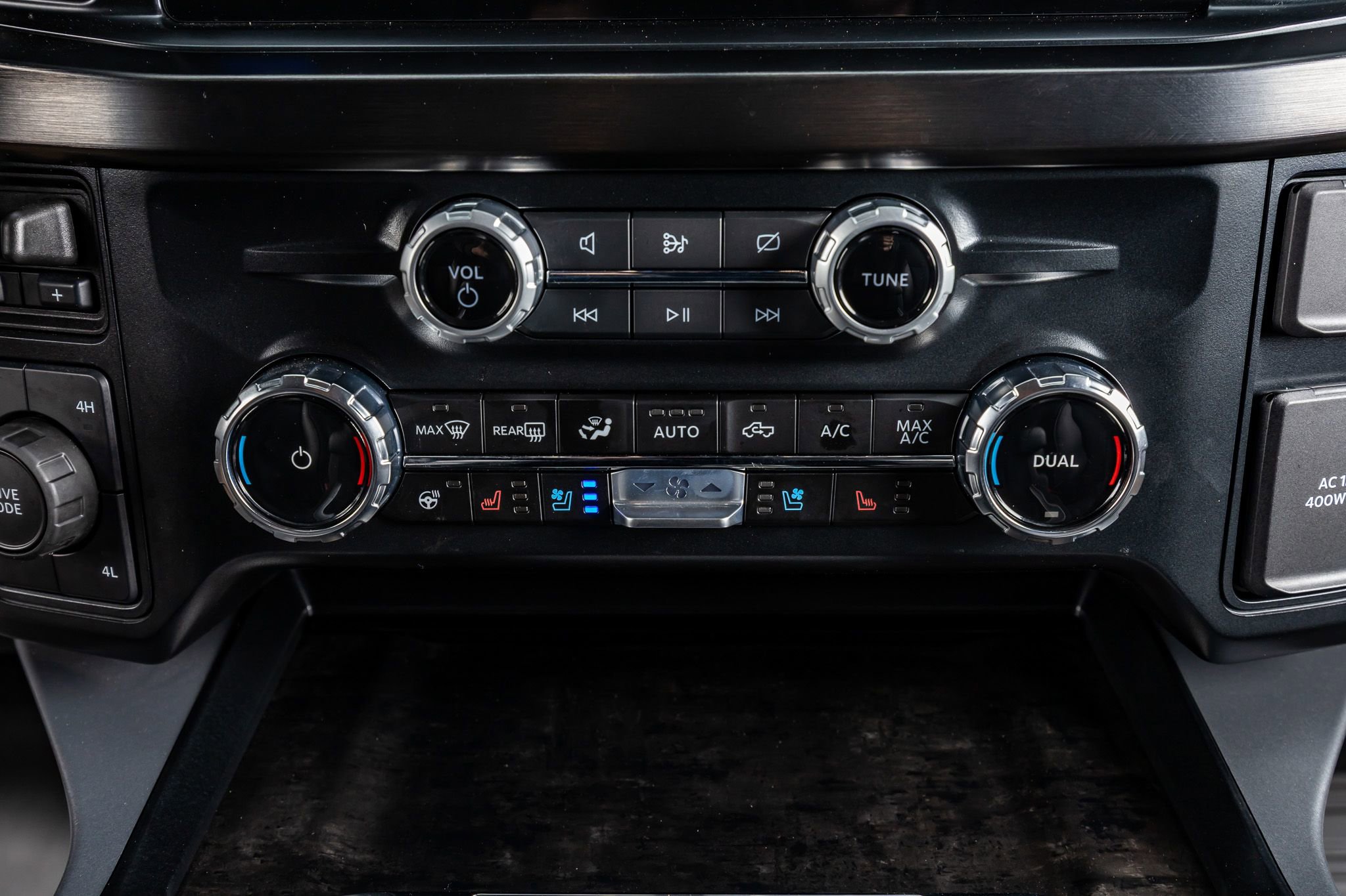 Used 2024 Ford F350 Lariat w/ Lariat Ultimate Package image 27