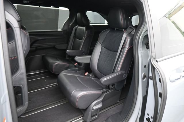 Used 2025 Toyota Sienna XSE FWD image 25