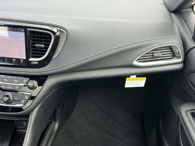 New 2027 Chrysler Pacifica Limited AWD/4WD image 16