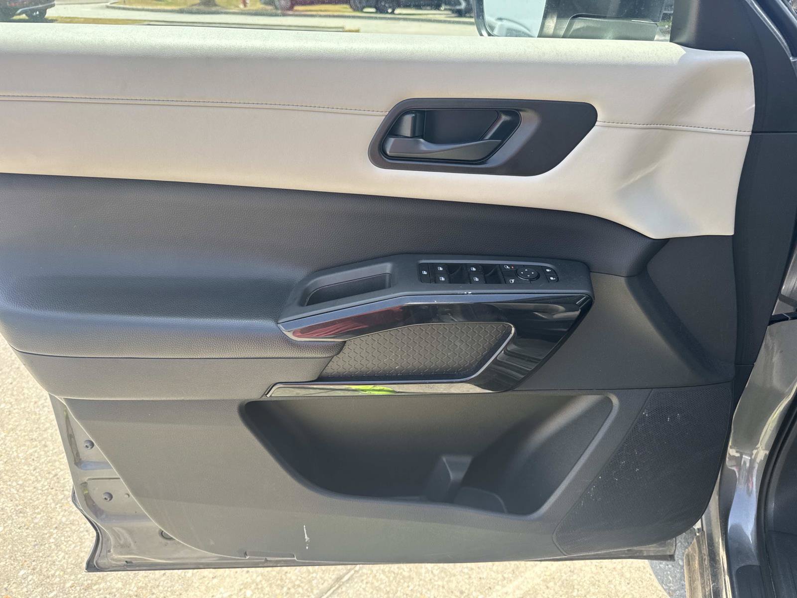 Used 2024 Nissan Pathfinder SV FWD image 19