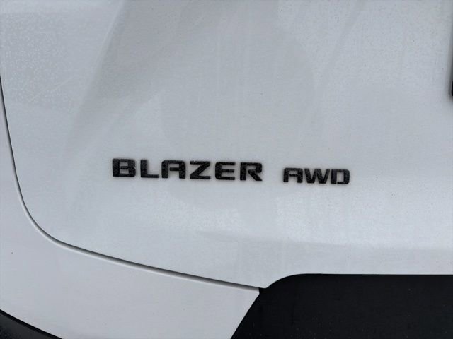 Certified 2023 Chevrolet Blazer LT w/ LPO, Black Grille Bar Package image 11