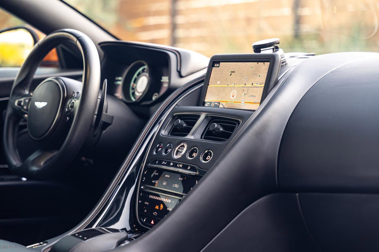 Used 2018 Aston Martin DB11 Coupe image 79