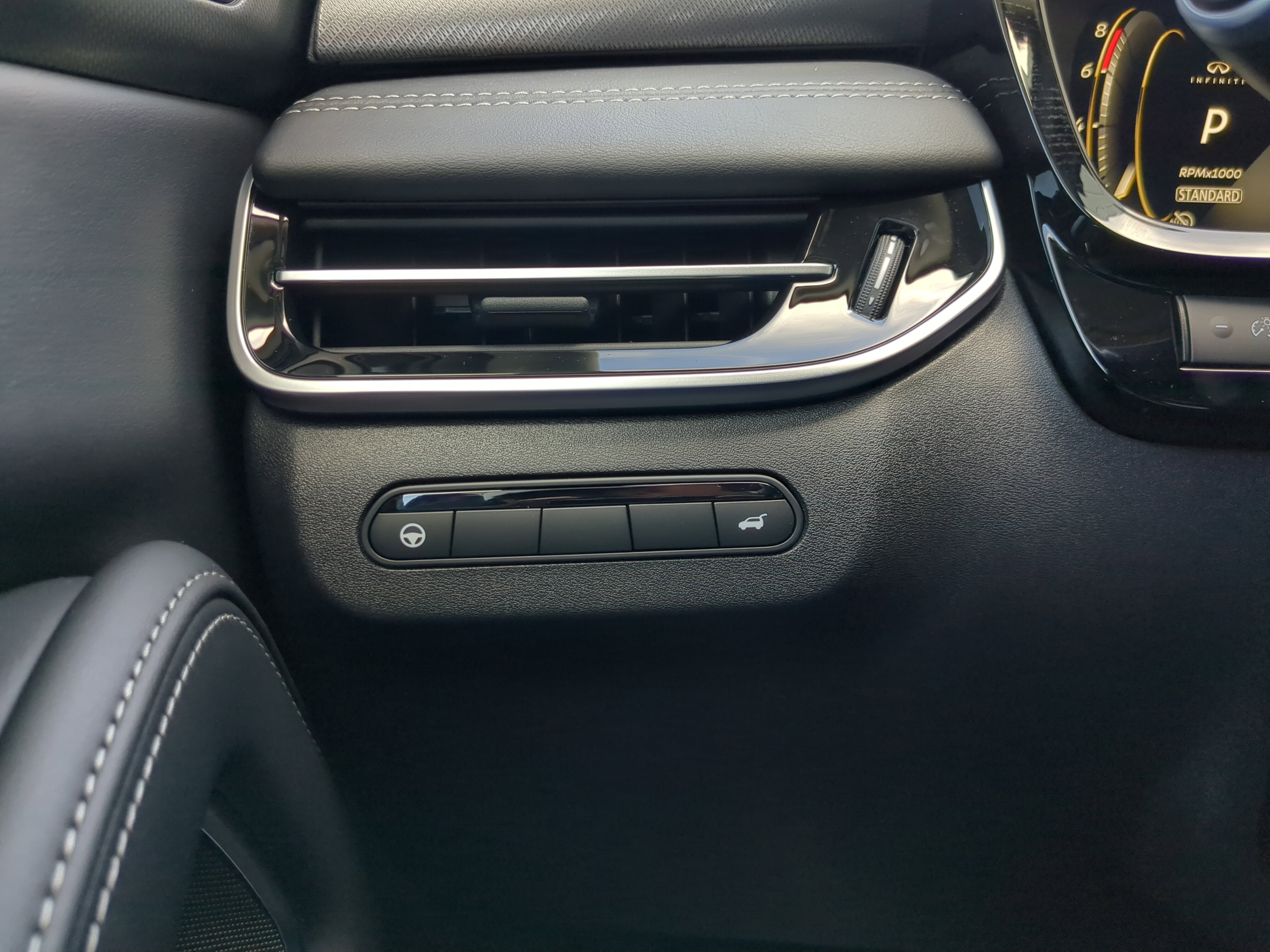 New 2026 INFINITI QX60 Luxe w/ Cargo Package image 29