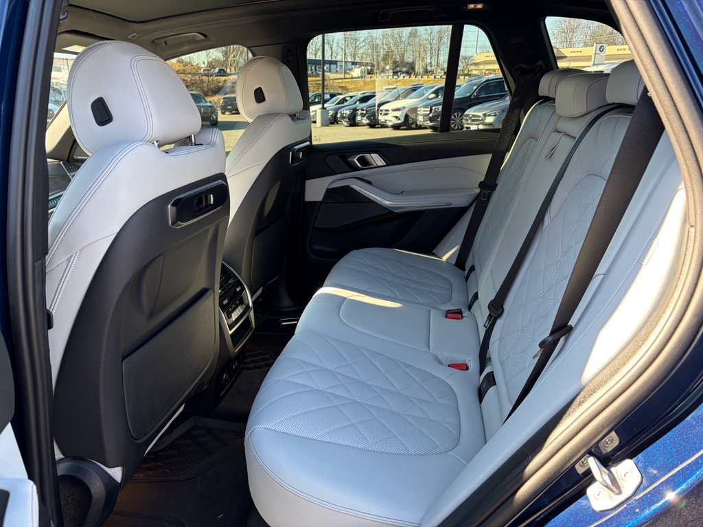 Used 2025 BMW X5 sDrive40i w/ M Sport Package image 7