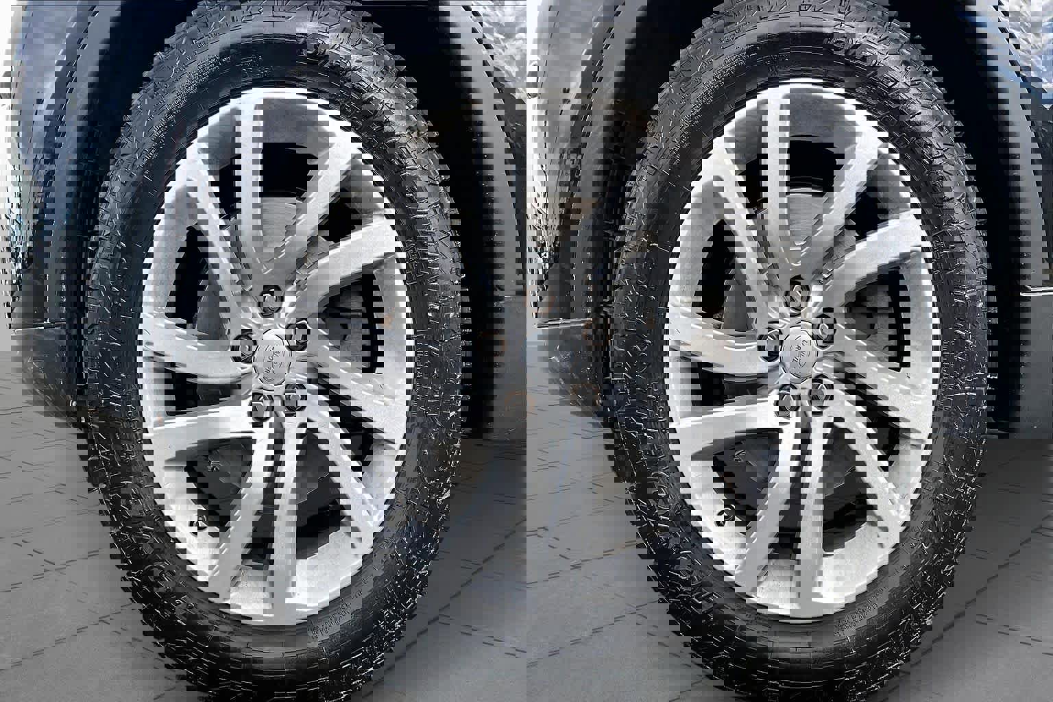 Used 2017 Land Rover Discovery HSE image 10