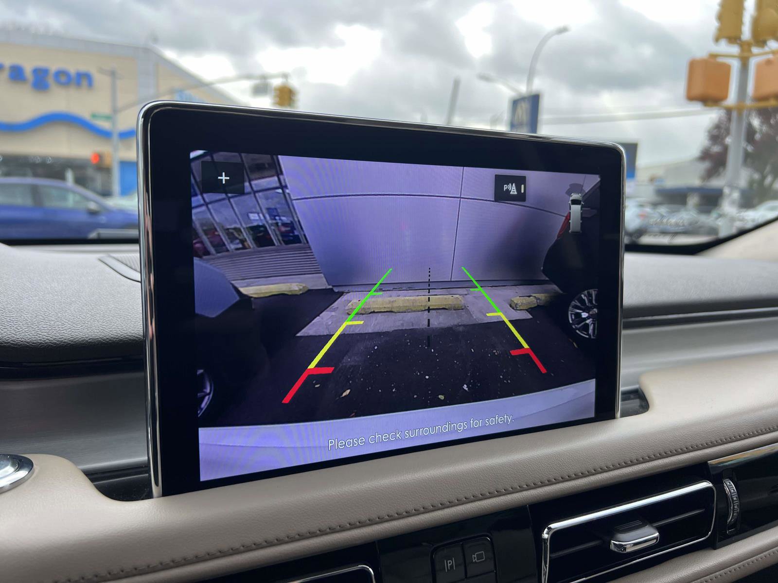 Used 2022 Lincoln Aviator Standard w/ Premium Package image 29