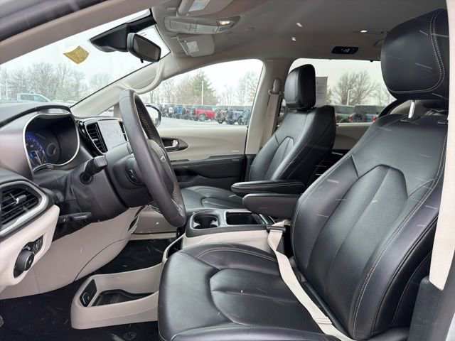 Used 2024 Chrysler Pacifica Touring-L image 23
