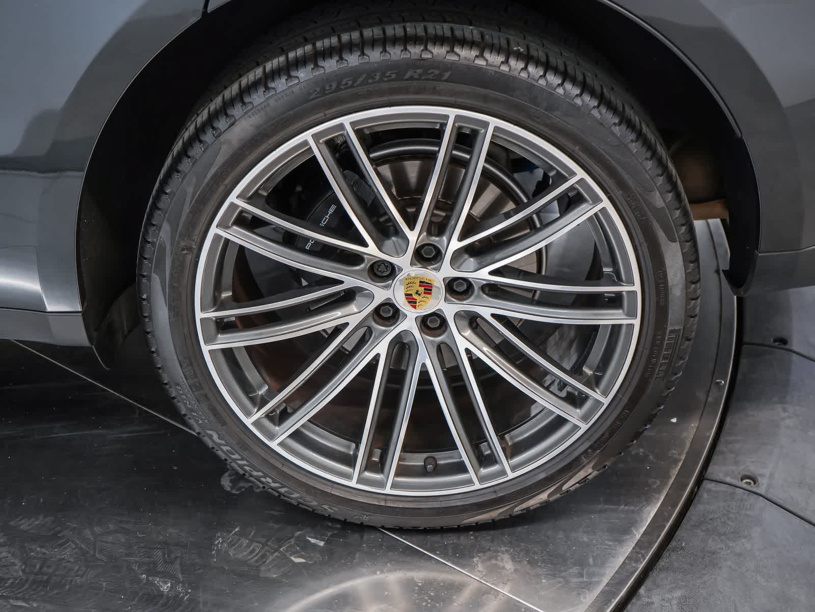 Certified 2024 Porsche Macan AWD/4WD image 13