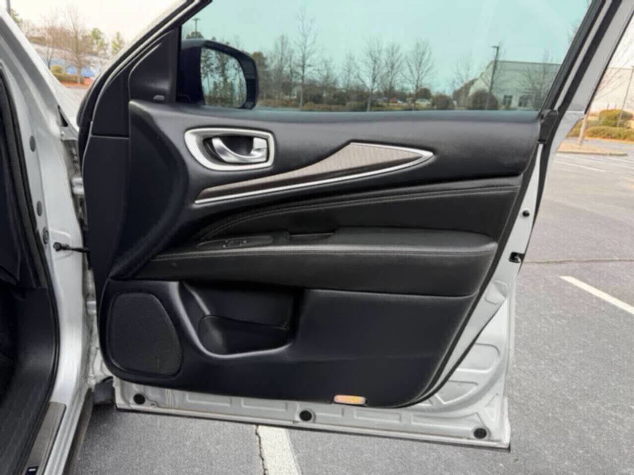 Used 2019 INFINITI QX60 Luxe w/ Essential Package image 17