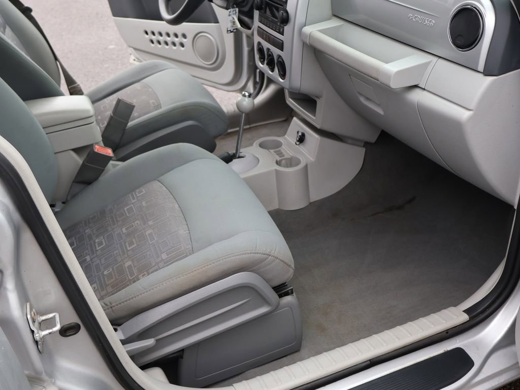 Used 2008 Chrysler PT Cruiser LX image 26