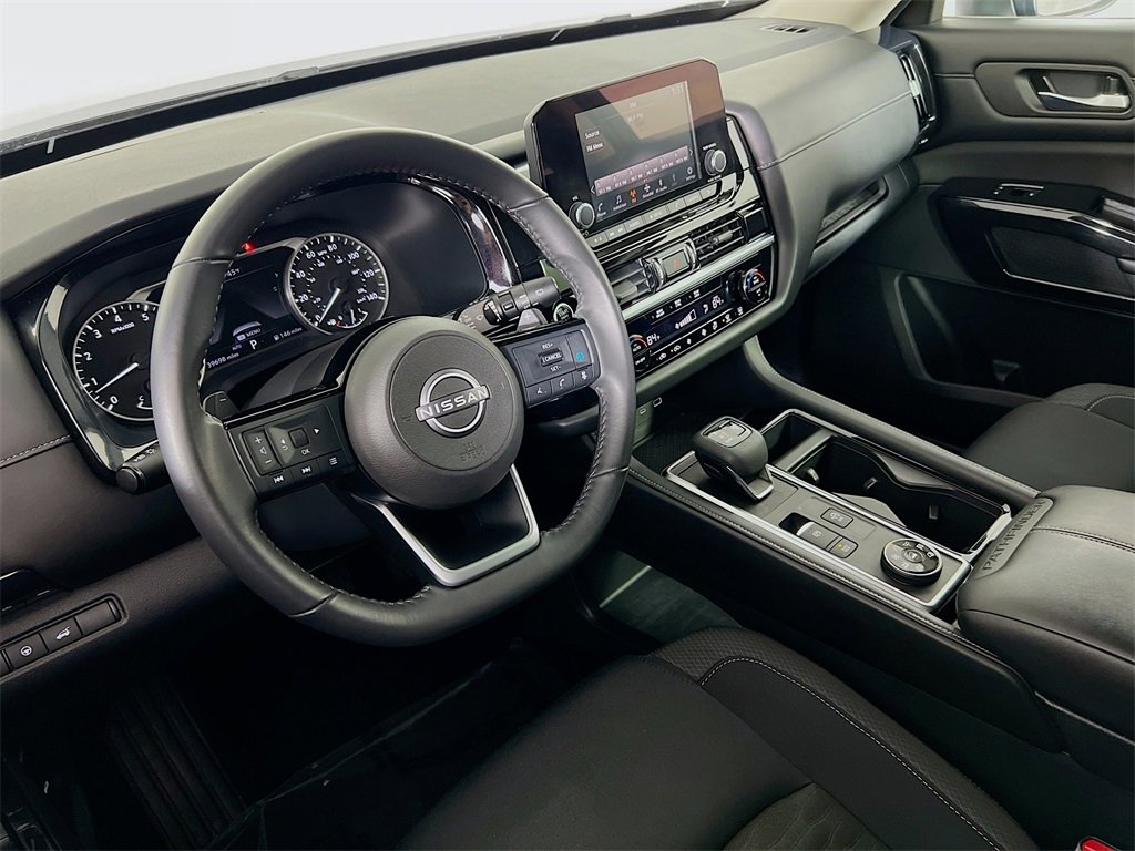 Used 2022 Nissan Pathfinder SV w/ SV Premium Package image 9