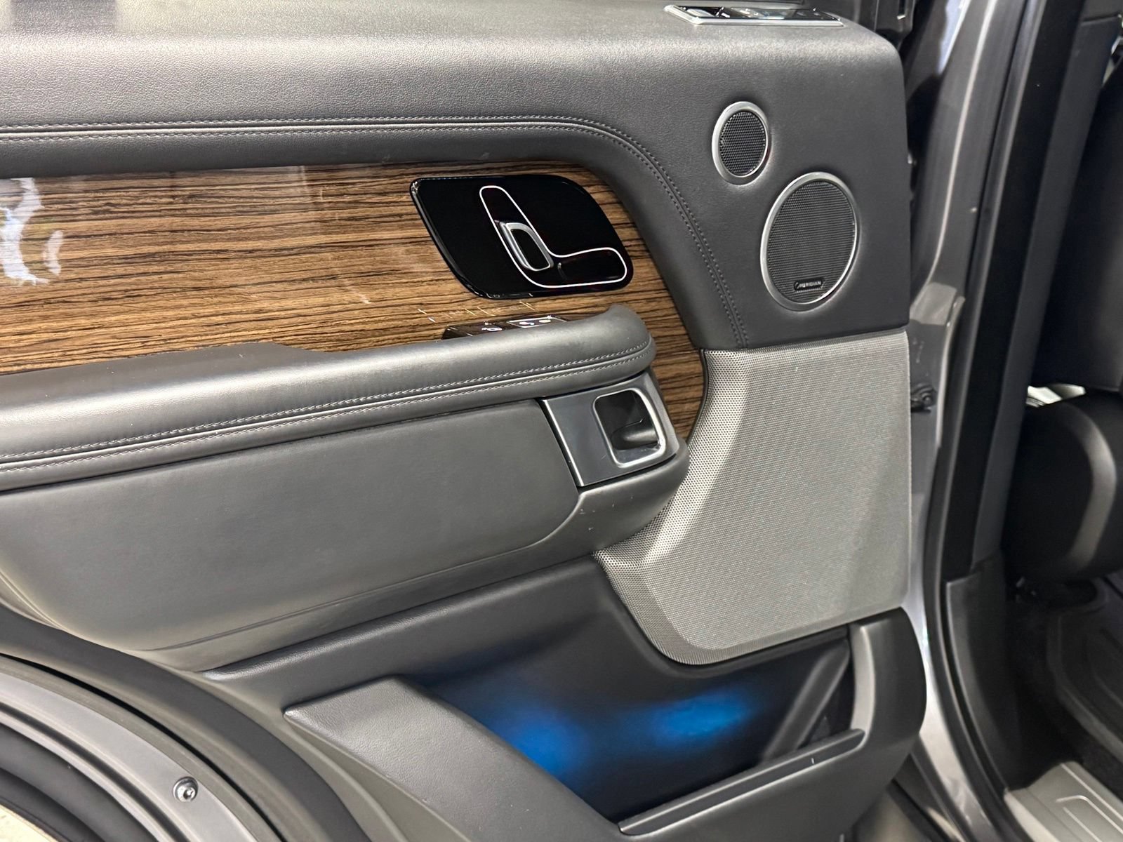 Used 2018 Land Rover Range Rover HSE AWD/4WD image 38