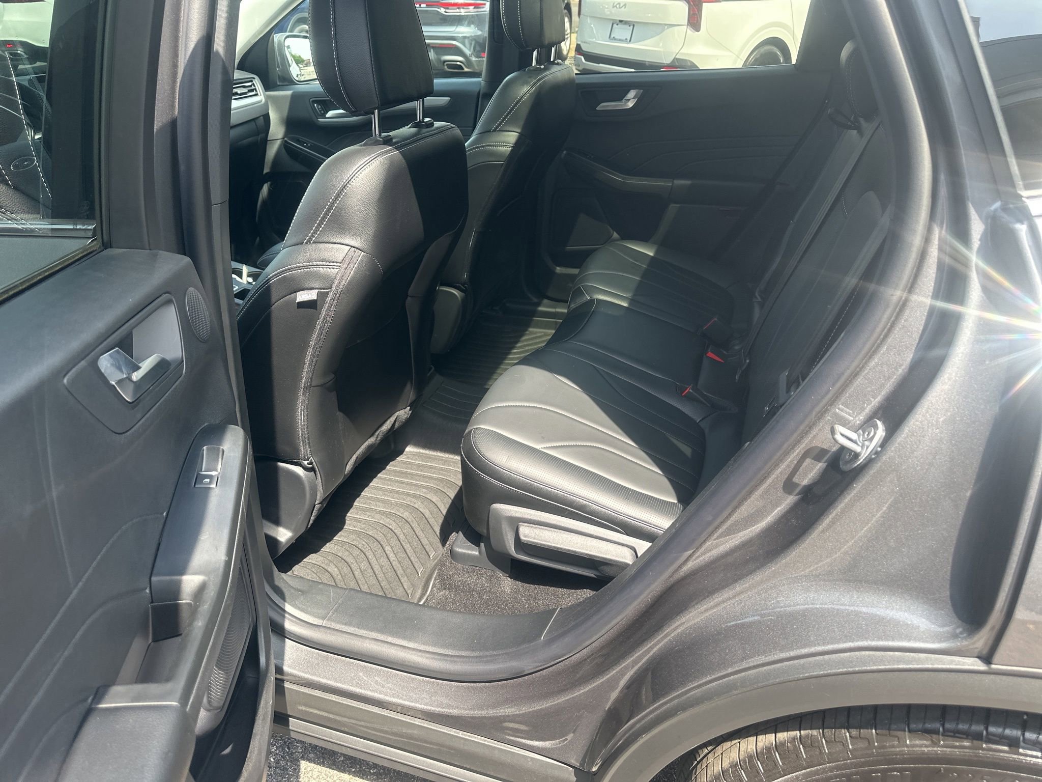 Used 2025 Ford Escape SE w/ PHEV Premium Package FWD image 19